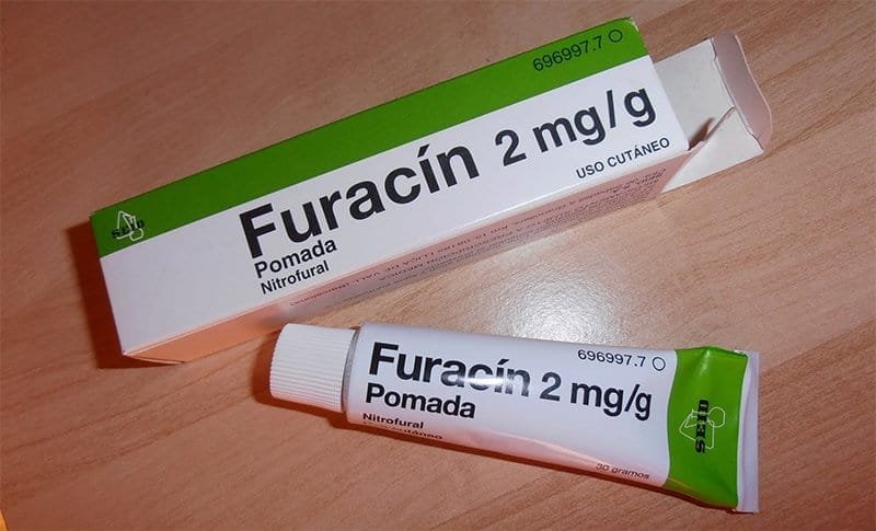 ¿Cómo cura enfermería al paciente quemado?